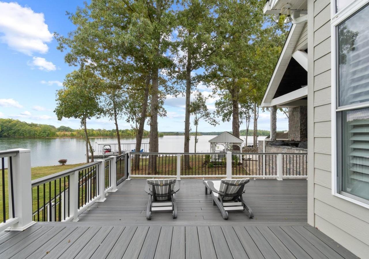 Rare Find Best Lot With Dock And Views On Lake Winchester ภายนอก รูปภาพ