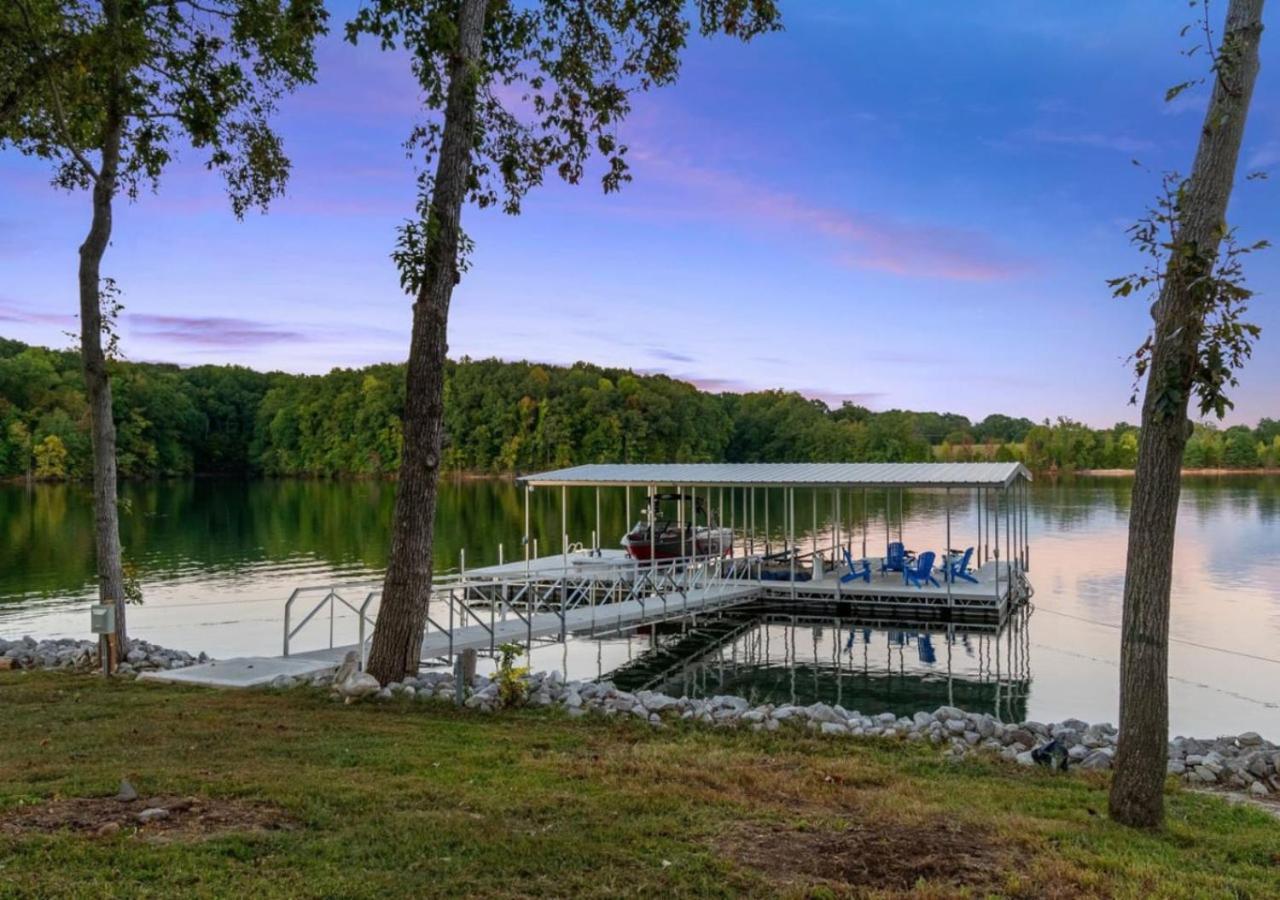 Rare Find Best Lot With Dock And Views On Lake Winchester ภายนอก รูปภาพ