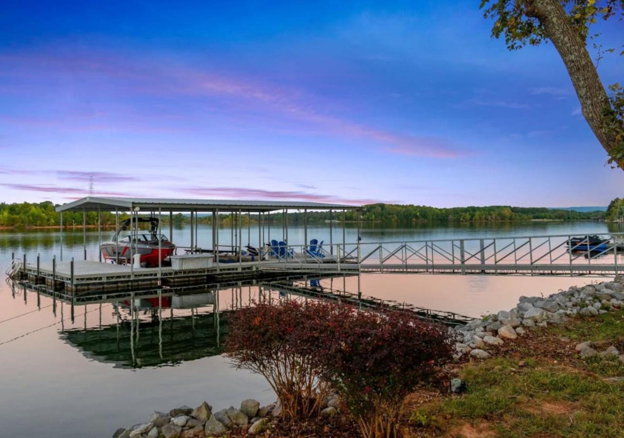 Rare Find Best Lot With Dock And Views On Lake Winchester ภายนอก รูปภาพ