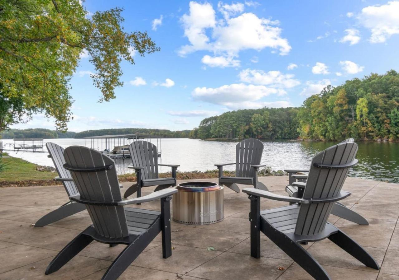 Rare Find Best Lot With Dock And Views On Lake Winchester ภายนอก รูปภาพ