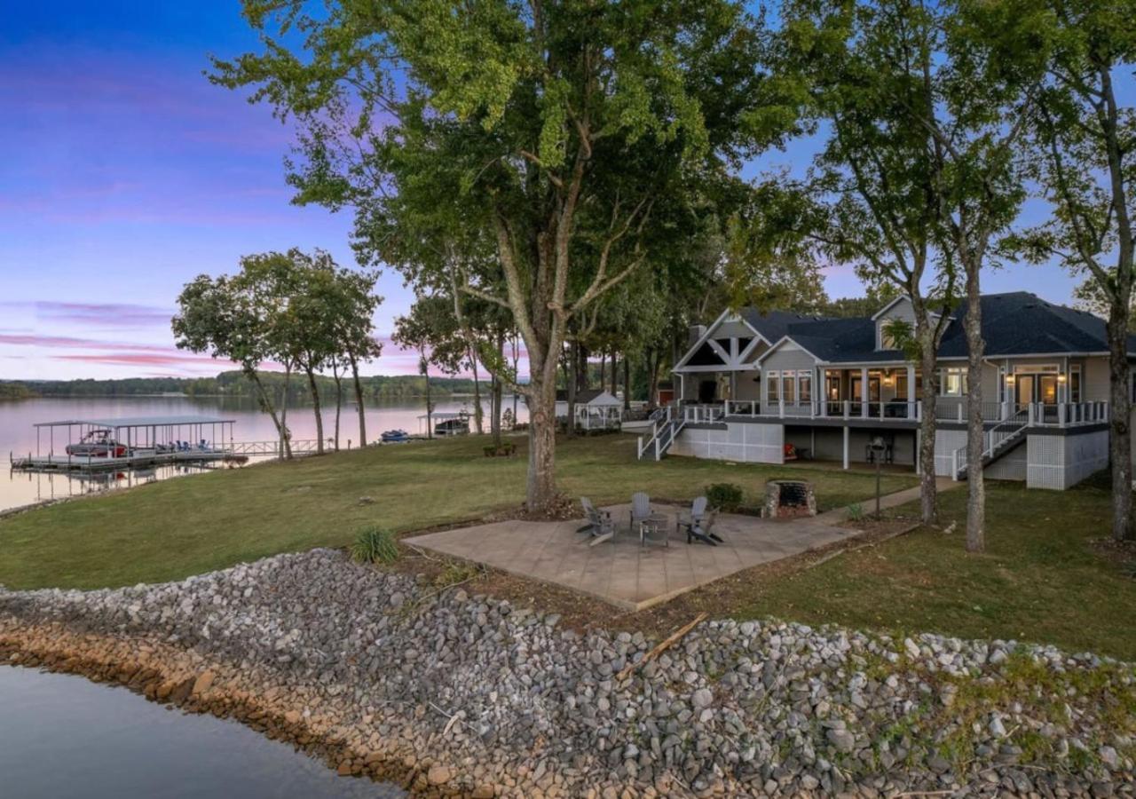 Rare Find Best Lot With Dock And Views On Lake Winchester ภายนอก รูปภาพ