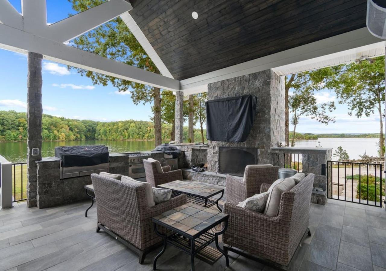 Rare Find Best Lot With Dock And Views On Lake Winchester ภายนอก รูปภาพ