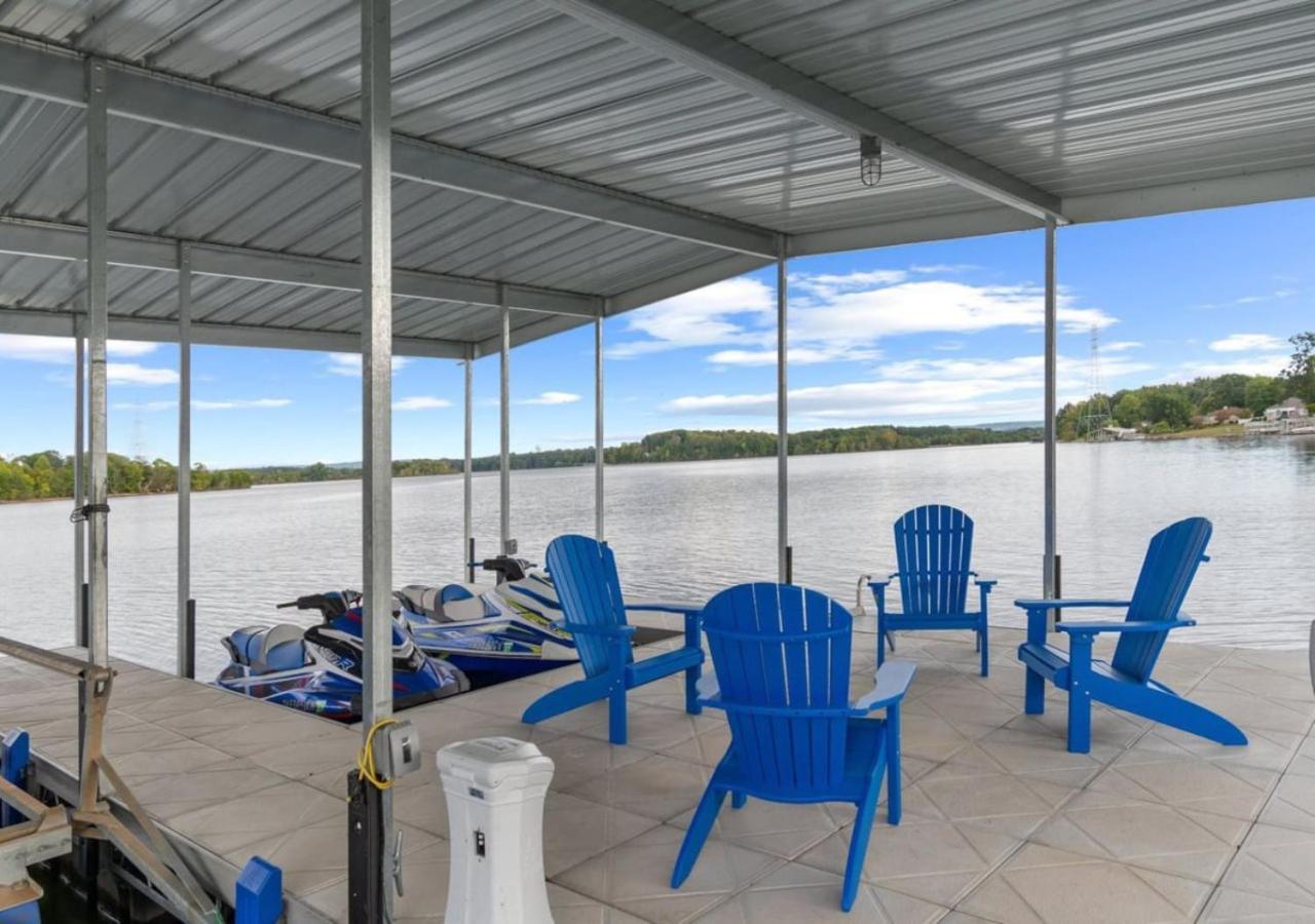Rare Find Best Lot With Dock And Views On Lake Winchester ภายนอก รูปภาพ
